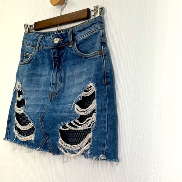 TopShop - Moto Black Fishnet Detail Stonewash Rip Distressed Mini Skirt Size 2 - Picture 7 of 12